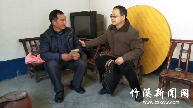 郑局长看望贫困户詹大高
