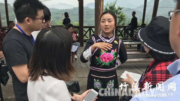 羌绣美图　羌笛新曲——汶川大地震灾后重建十年·羌寨掠影
