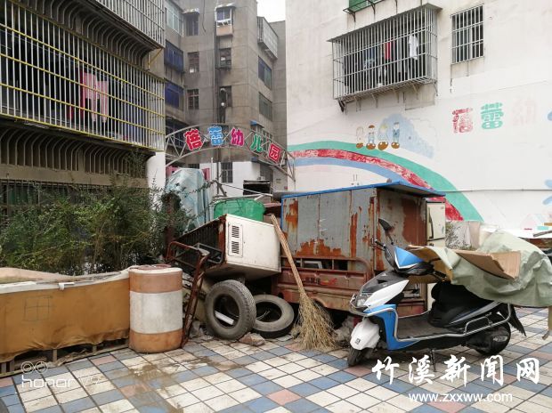 9点10分摄于蓓蕾幼儿园旁
