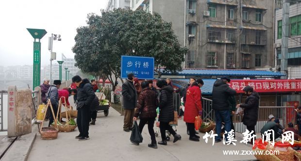 10点28分摄于红光市场旁步行桥头