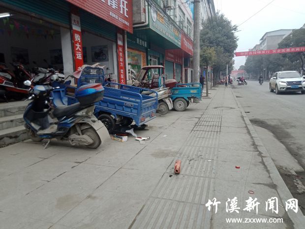 15点21点摄于中峰魁星楼，占道经营