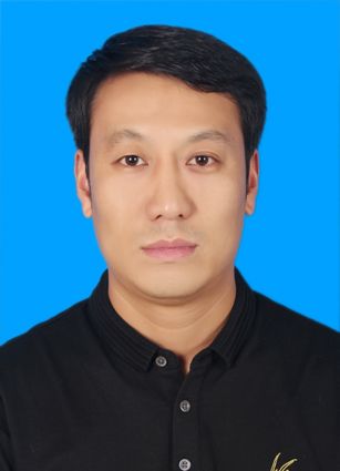 李震
