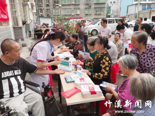 幸福社区政策宣讲和义诊活动