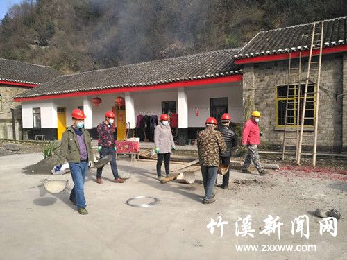 组织群众清理建筑垃圾