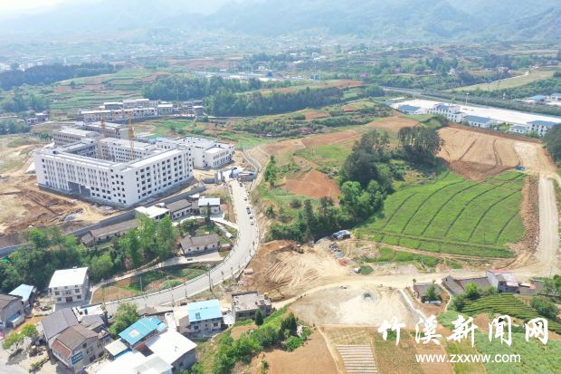 中学新建（左）和医药产业园（右）