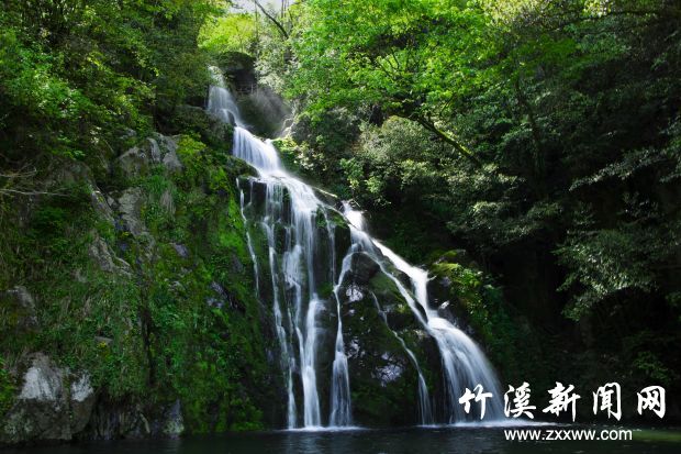 代王沟瀑布（尘埃拍摄于竹溪代王沟景区）