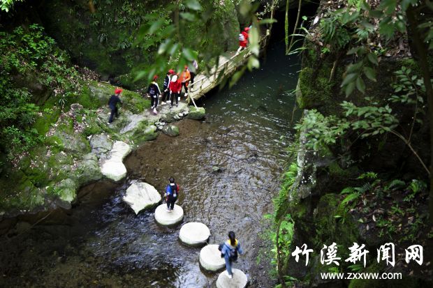 流连忘返（尘埃拍摄于竹溪代王沟）