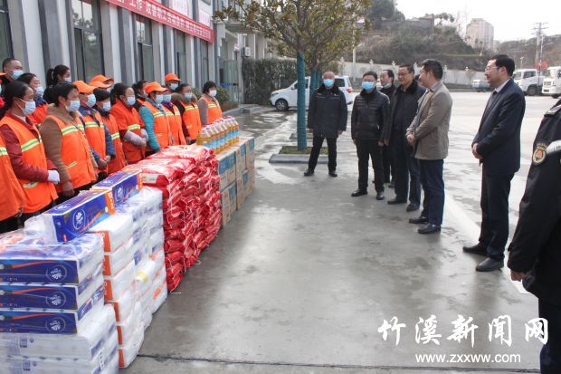 李部长慰问环卫工人
