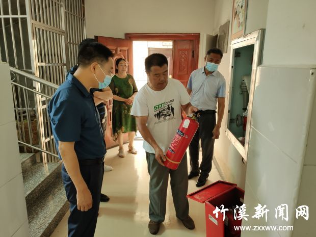 检查福利院防火设施