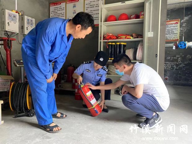 城关镇开展安全生产大检查行动 (6)