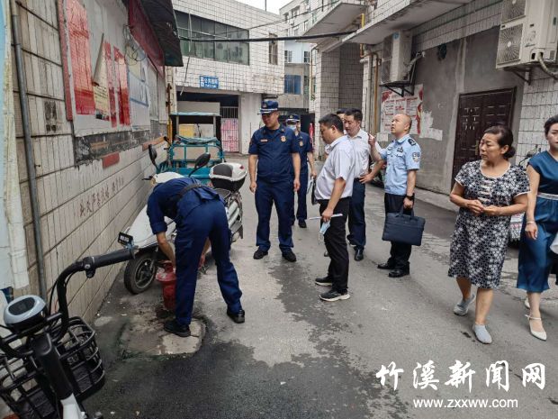 城关镇开展安全生产大检查行动 (7)