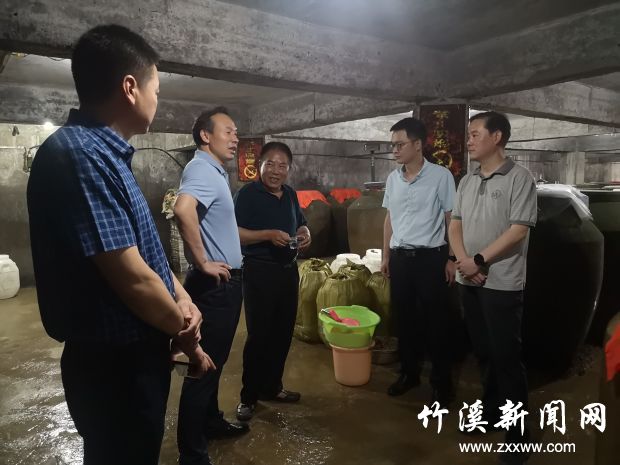 参观酒窖