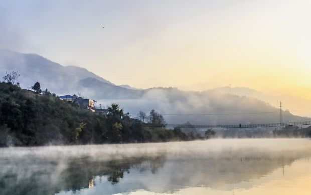 大河晨雾（拍摄于鄂坪大河湾）