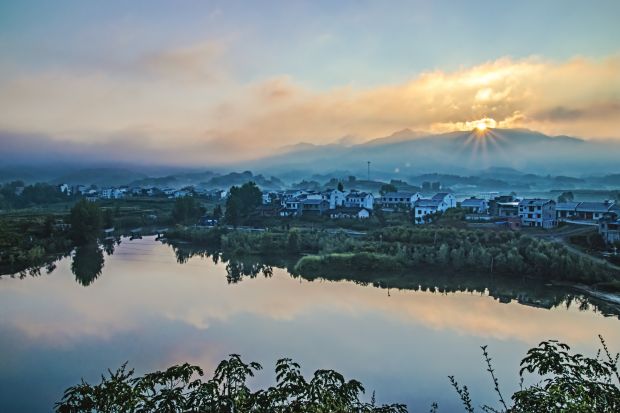 龙湖晨光（拍摄于龙湖湿地）