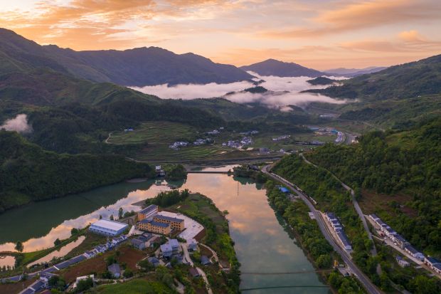 鸟瞰大河湾