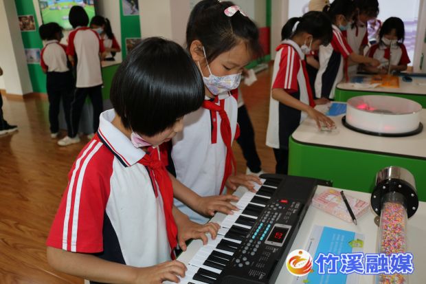 竹溪县密云小学开展社会主义核心价值观教育——走进县科普教育基地2_proc