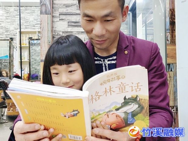 竹溪县城关镇中心幼儿园开展幼儿读书打卡活动1_proc