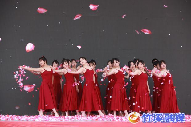 舞蹈《儿时》