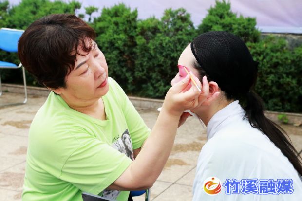 黄彩平
