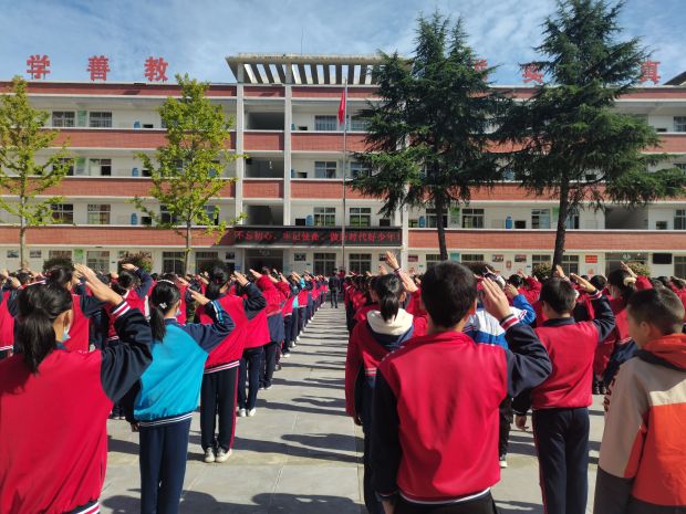2022年4月18日，竹溪县实验小学西关校区组织开展“争做新时代好少年”主题活动