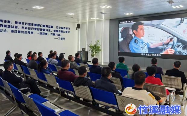 3月15日竹溪交警组织35名驾驶员在市宣教中心学习 (3)_proc