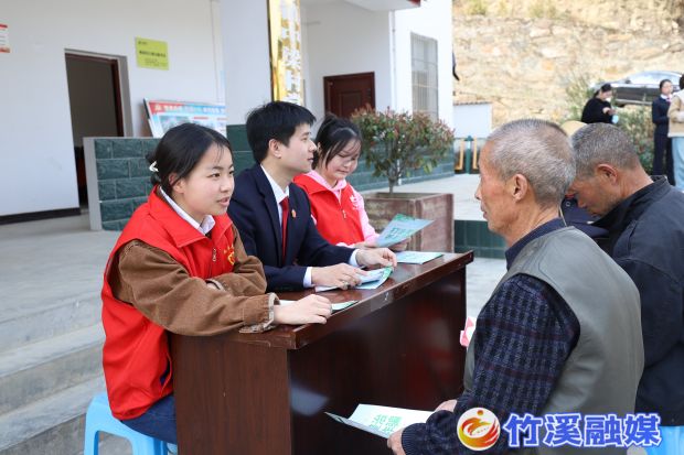 竹溪县人民法院开展“时刻绷紧防范之弦 谨防新型电信诈骗”主题宣讲活动 (5)_proc