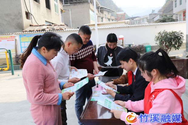 竹溪县人民法院开展“时刻绷紧防范之弦 谨防新型电信诈骗”主题宣讲活动 (6)_proc