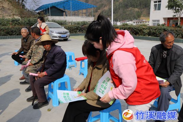 竹溪县人民法院开展“时刻绷紧防范之弦 谨防新型电信诈骗”主题宣讲活动 (1)_proc