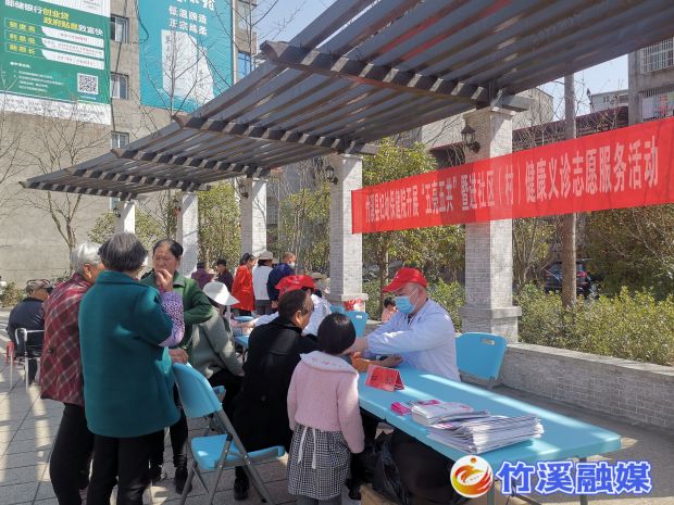 “323”攻坚专班在守金店村开展健康义诊_proc