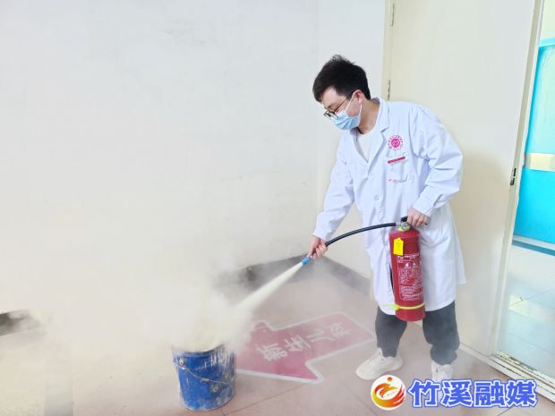 消防应急演练照片 (3)_proc