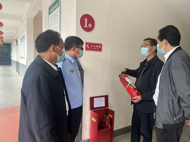 乡党委书记带领安全专班开展检查_proc