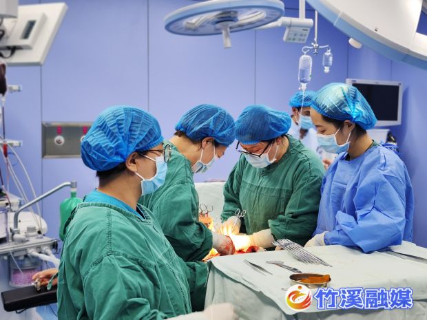 第一例第五次剖宫产手术照片_毒霸看图