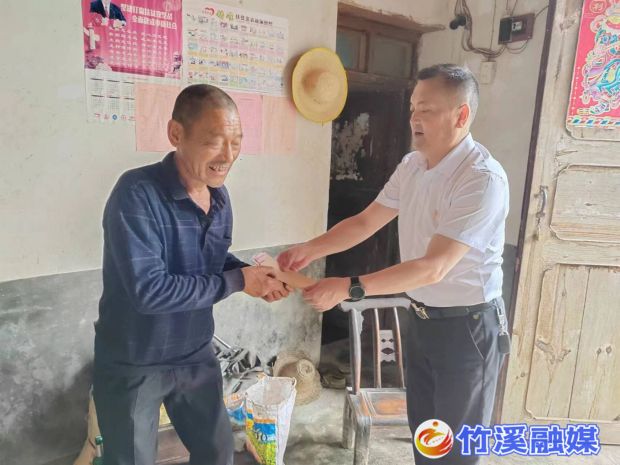 慰问照片2_proc