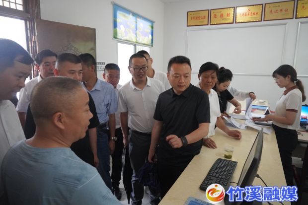 共同缔造体制机制创新项目拉练现场_proc