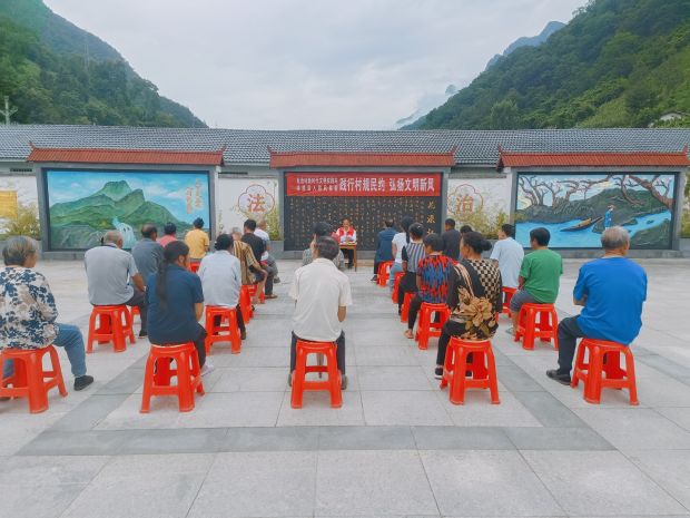 7月18日瓦沧村新时代文明实践站开展“践行村规民约 弘扬文明新风”_proc