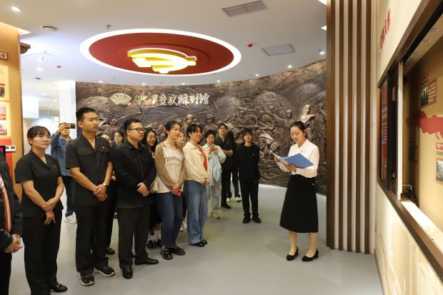 参观党史馆照片 (2)_proc