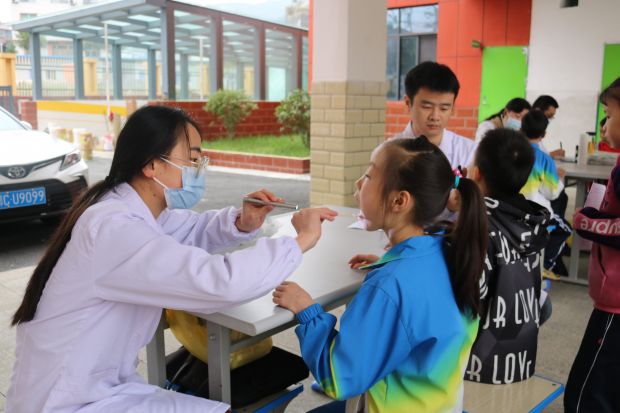 竹溪县密云小学学生健康体检在行动2_proc