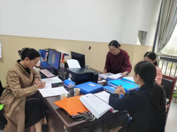 市护理专家组深入科室检查_proc