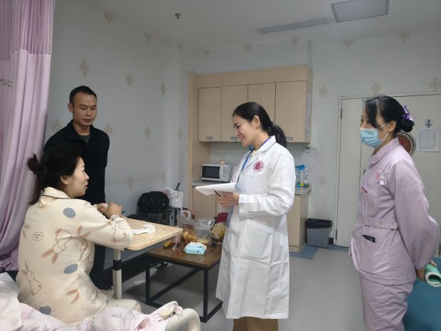 市护理质控中心专家组深入病房检查_proc